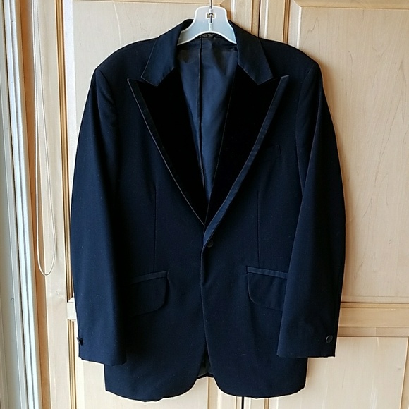 Vintage tuxedo jacket & Bond book - Picture 2 of 8